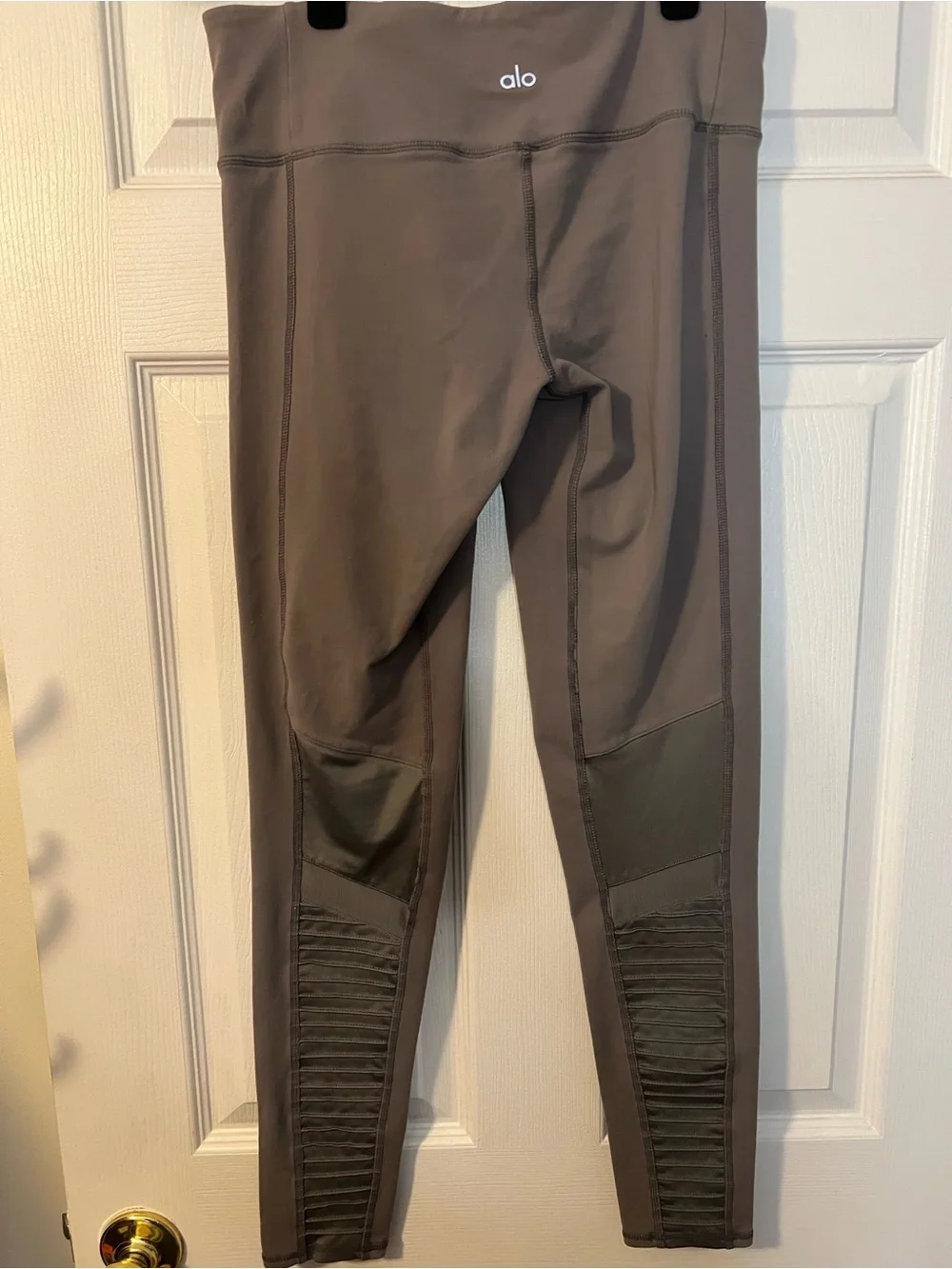 #053 Alo Yoga Moto Leggings Taupe Gray Ribbed Panel High Rise Size M